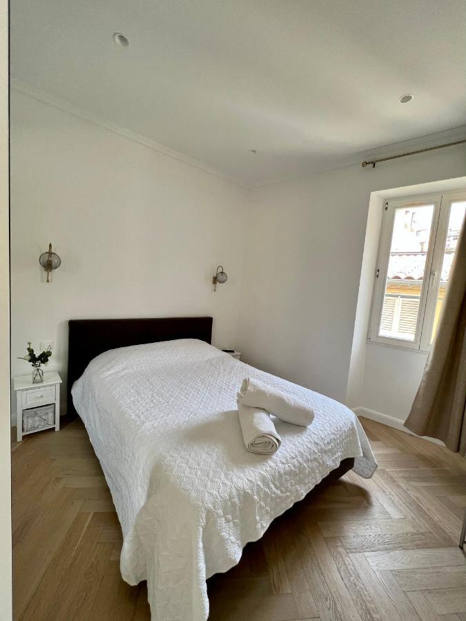Amazing New Property In The Heart Of The Old Town Of Antibes Eksteriør billede